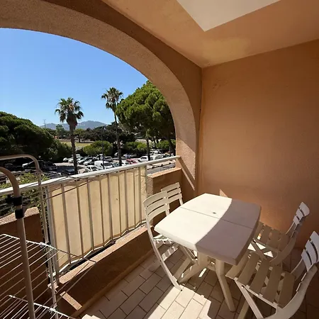 Port De 4 Personnes شقة